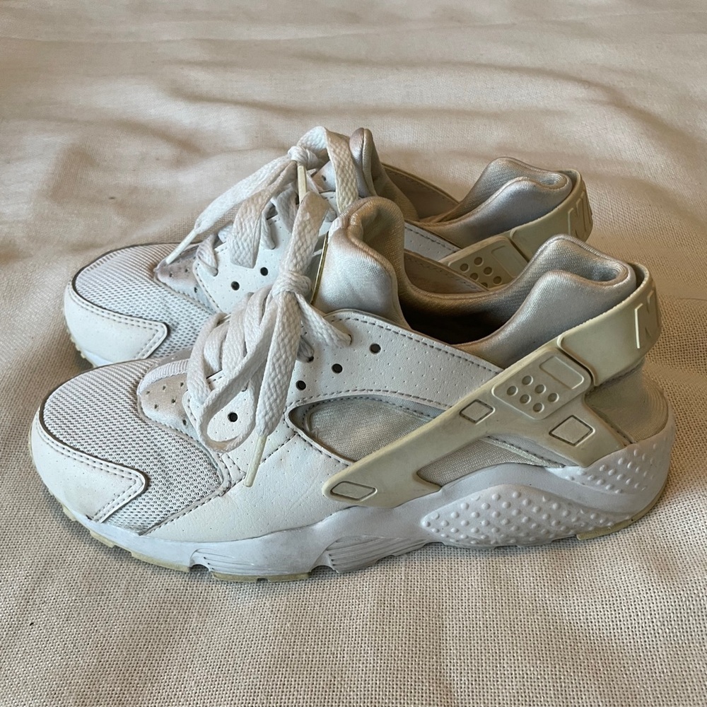 Nike Women Huaraches Shoes Sz 6y